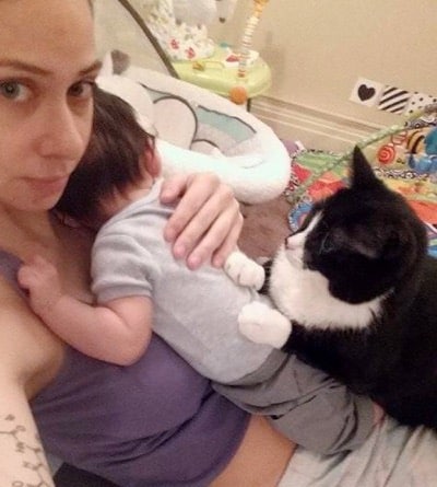 Cat fell in love with the baby bump and is now always protecting him 2