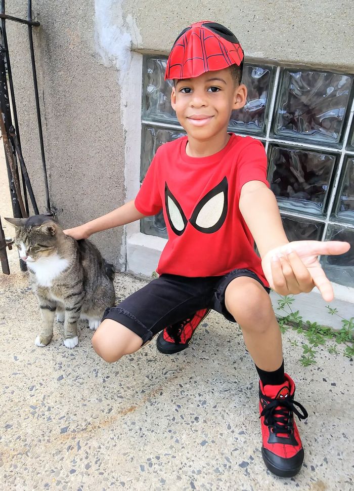 The 5-Year-Old Superhero Who Helps Homeless Cats is called Catman 9