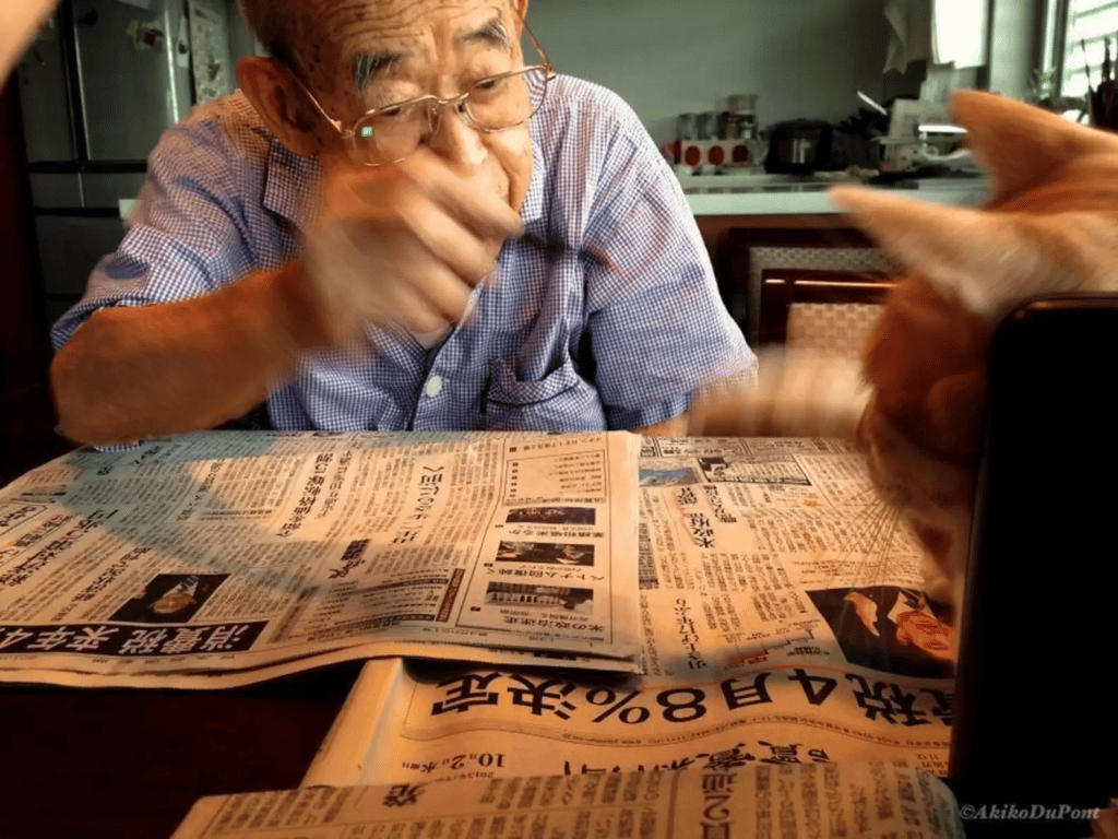 A Grandpa and His Cat's Special Bond Is Captured in Photos 8