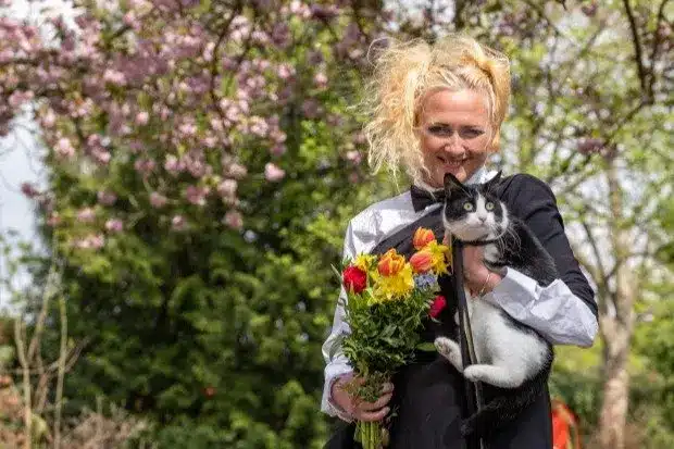 A woman married her cat to avoid her landlord from getting rid of it 2